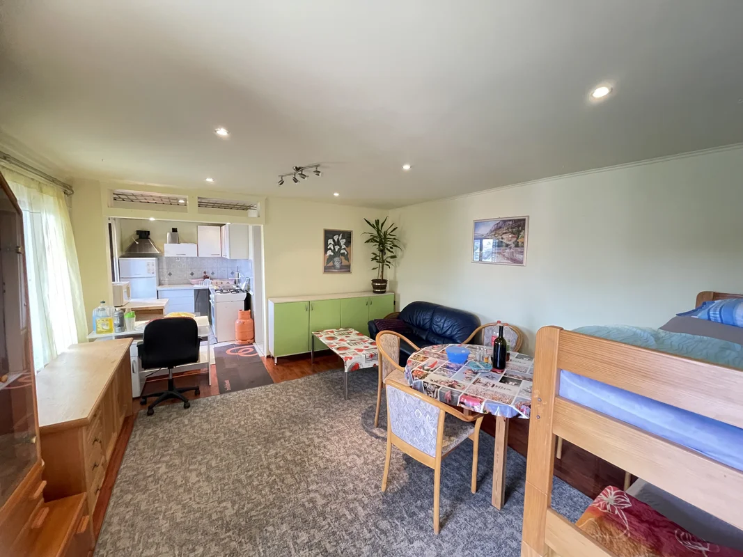 Borongaj, kuća 350 m² – 3 stana + poslovni prostor – odlična lokacija