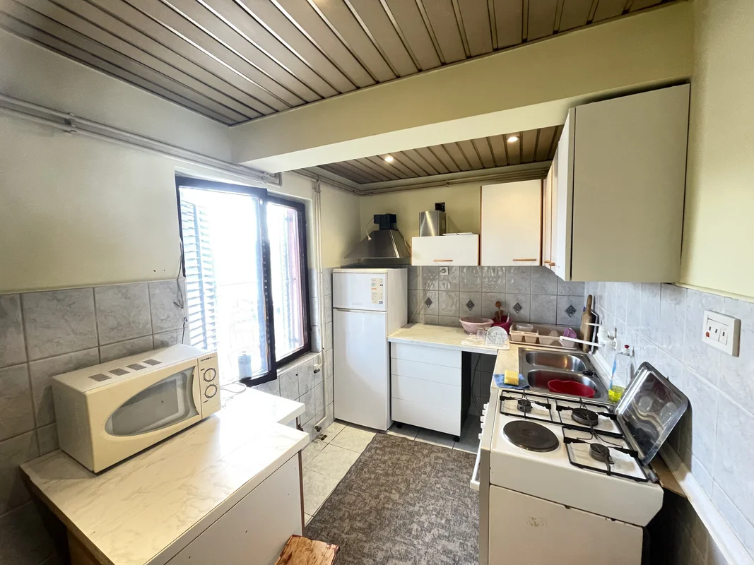 Borongaj, kuća 350 m² – 3 stana + poslovni prostor – odlična lokacija