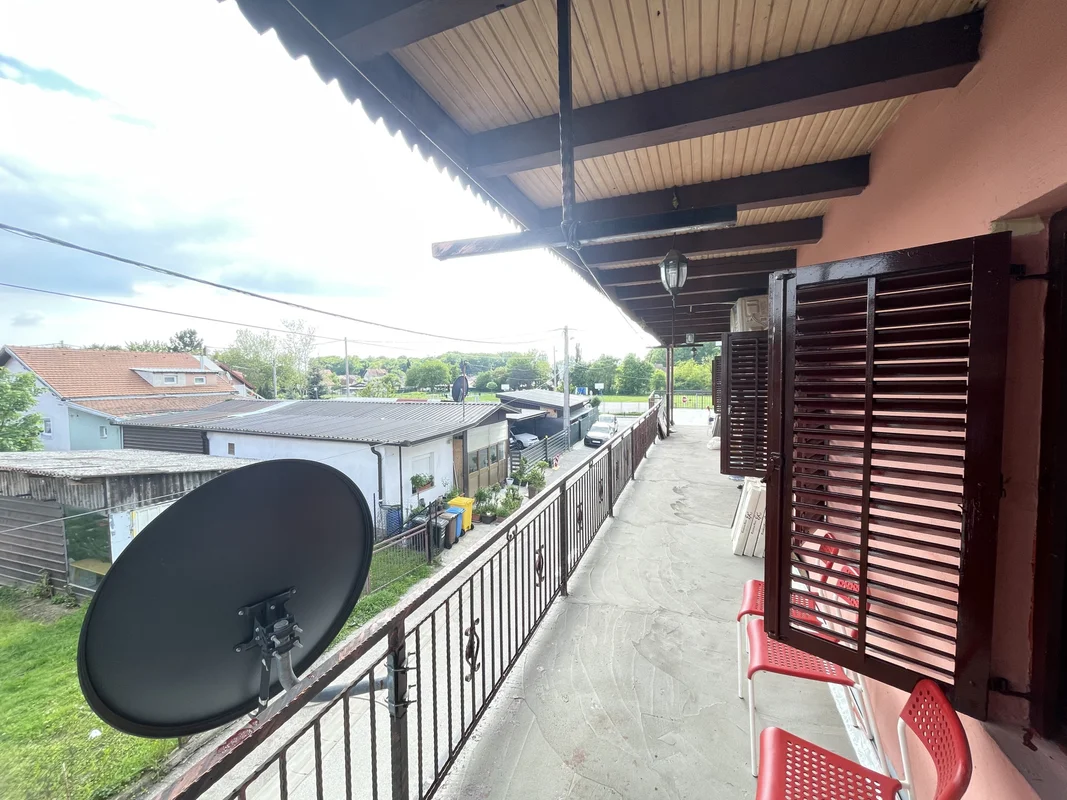 Borongaj, kuća 350 m² – 3 stana + poslovni prostor – odlična lokacija