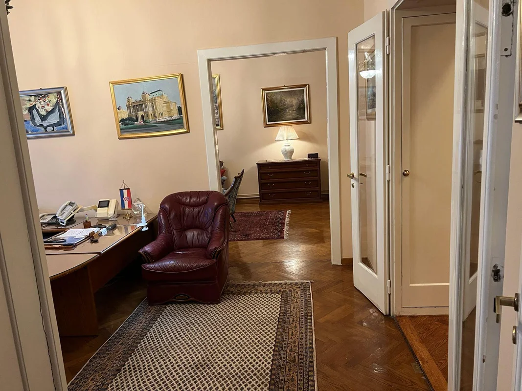 Stan, Zagreb, centar, 200m2 + 30m2 spremište!! Prvi kat! Luksuzan!