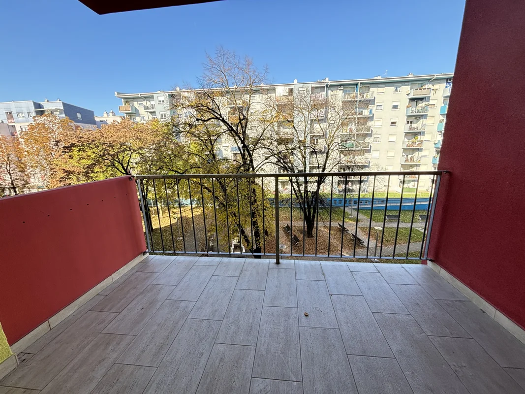 Moderan 3-sobni stan s loggiom i liftom, 65 m², Špansko