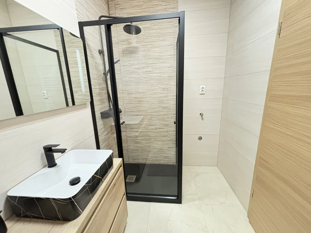 Moderan 3-sobni stan s loggiom i liftom, 65 m², Špansko