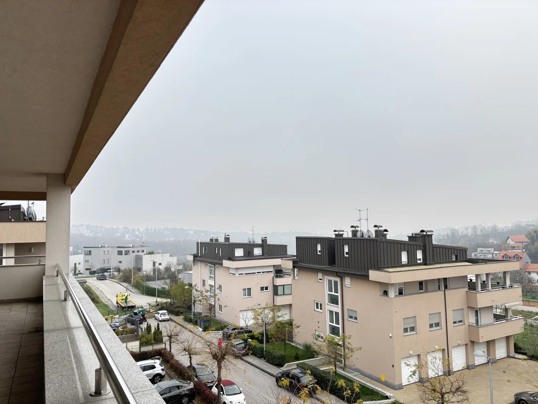 Penthouse s velikom terasom i panoramskim pogledom – Bijenik