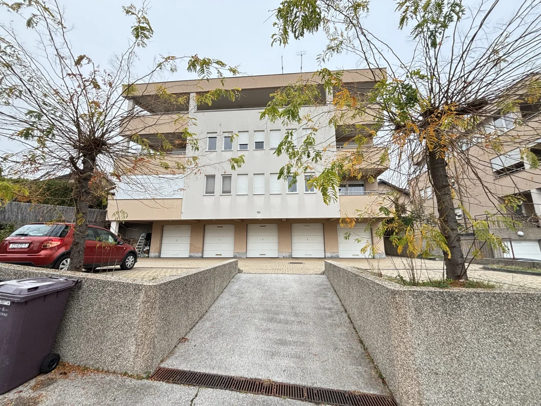 Iznajmljuje se luksuzni penthouse s terasom i panoramom – Bijenik