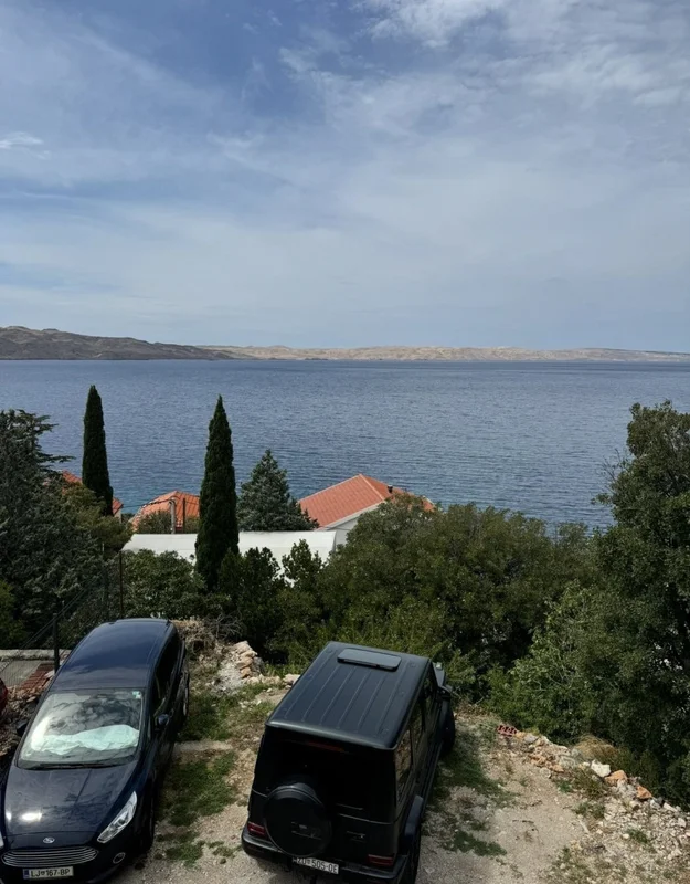 Kuća sa dva apartmana, Karlobag, 3 red do mora!! NOVOADAPTIRANO!