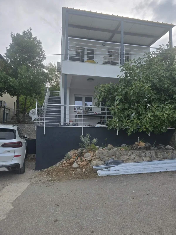 Kuća sa dva apartmana, Karlobag, 3 red do mora!! NOVOADAPTIRANO!