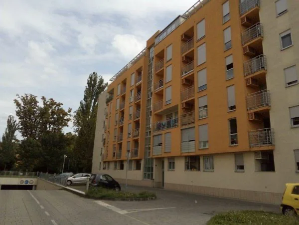 Prostran 4-soban stan s loggiom i garažom – Vrapče, Bolnička cesta