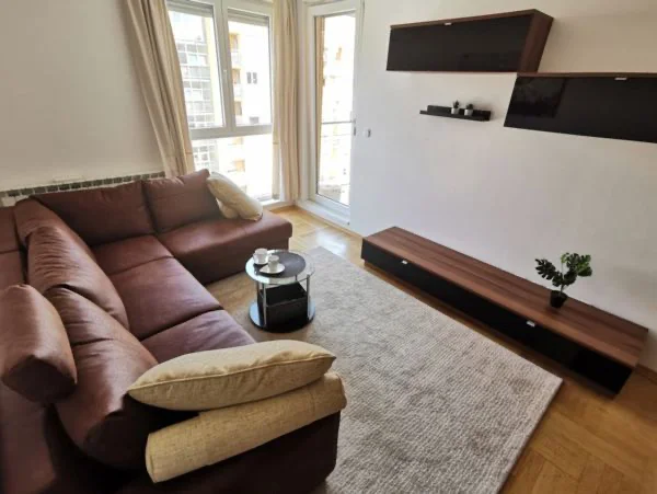 Prostran 4-soban stan s loggiom i garažom – Vrapče, Bolnička cesta