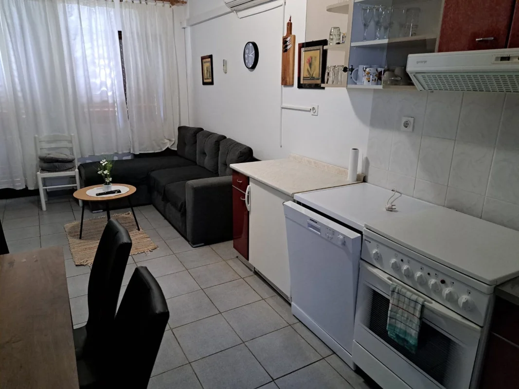Apartman u Pakoštanama s velikom terasom – blizu mora