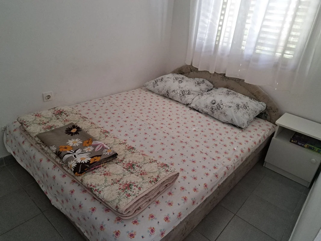 Apartman u Pakoštanama s velikom terasom – blizu mora