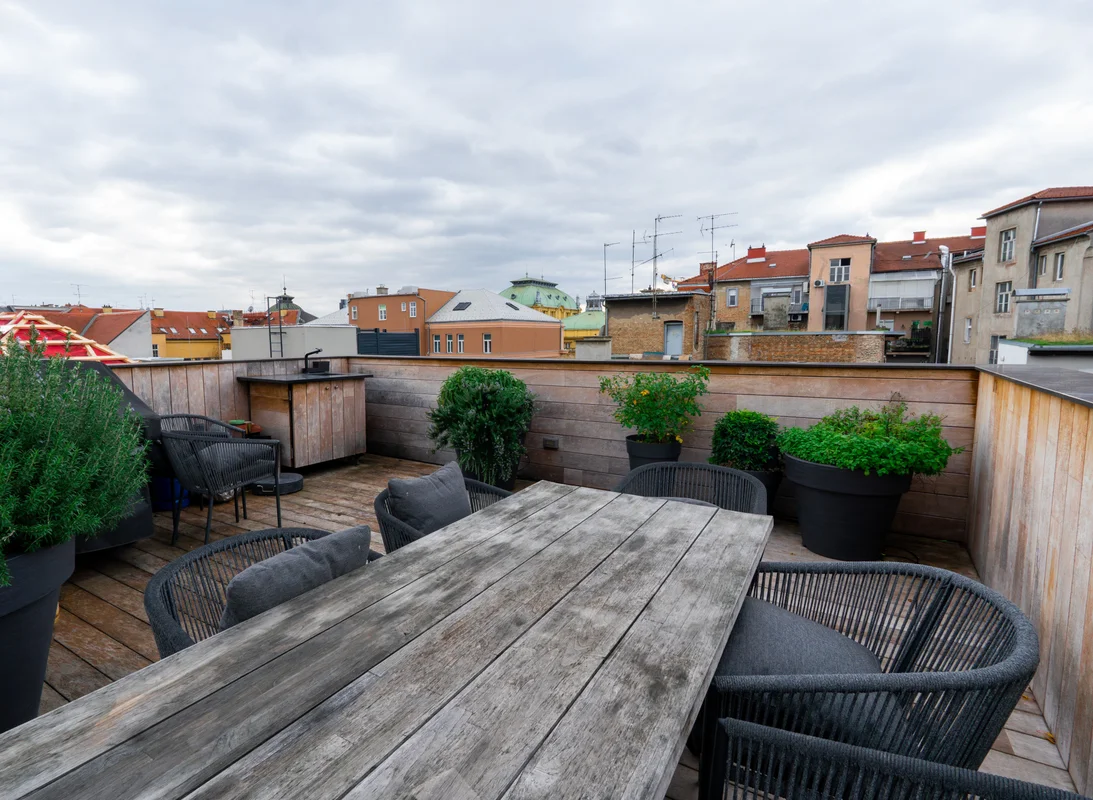 Ekskluzivni penthouse od 270 m² s terasom i pogledom na HNK