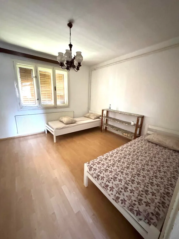 Smještaj za radne timove u Donjoj Dubravi – kuća s garažom