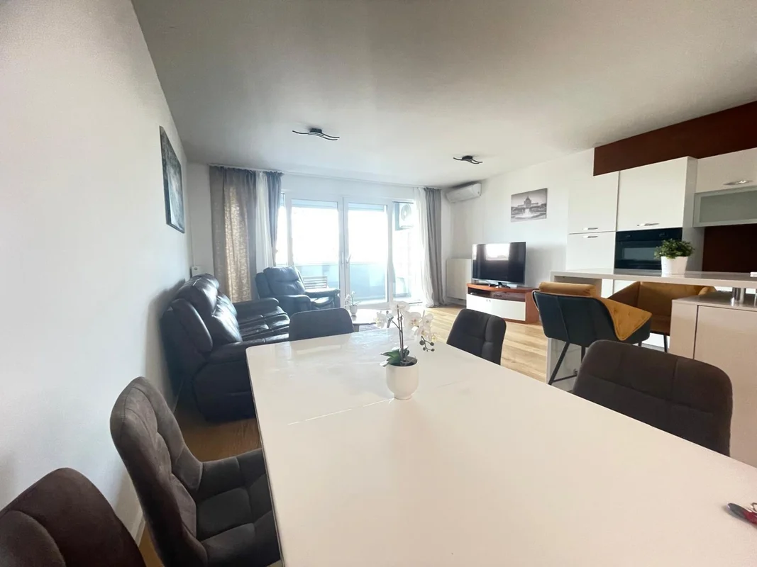 Moderno uređen 85 m² stan u Španskom – odlična lokacija!