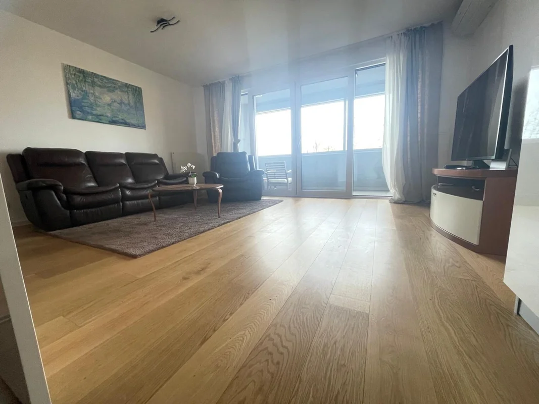 Moderno uređen 85 m² stan u Španskom – odlična lokacija!