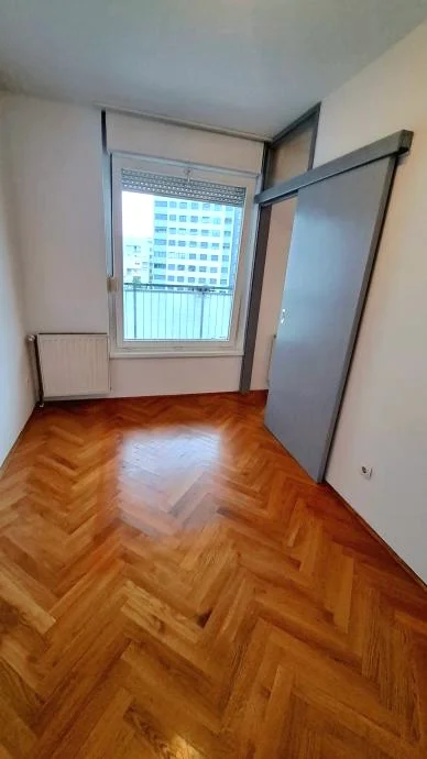 Lanište – miran trosoban stan 69 m², lođa, lift