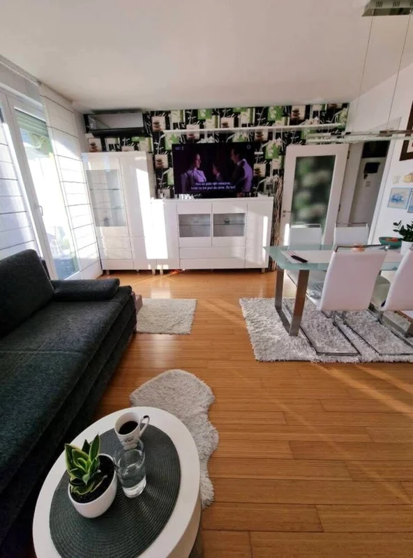 Namješten 1-sobni stan 38 m², lift, lođa – Sesvetski Kraljevec