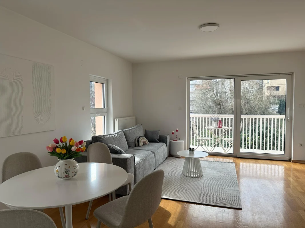 Najam, Zagreb, Maksimir stan sa 100m2, 3 spavaće sobe te dva parkinga!