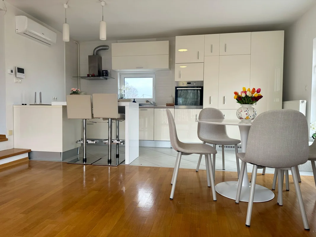 Najam, Zagreb, Maksimir stan sa 100m2, 3 spavaće sobe te dva parkinga!