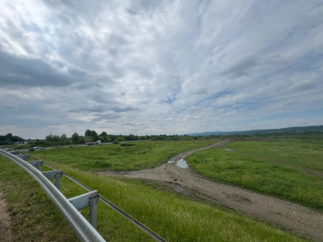 Zemljiste uz autoput! 19 000m2!! Okučani!