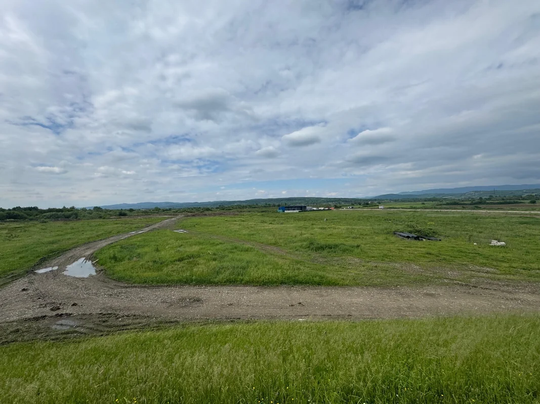 Zemljiste uz autoput! 19 000m2!! Okučani!