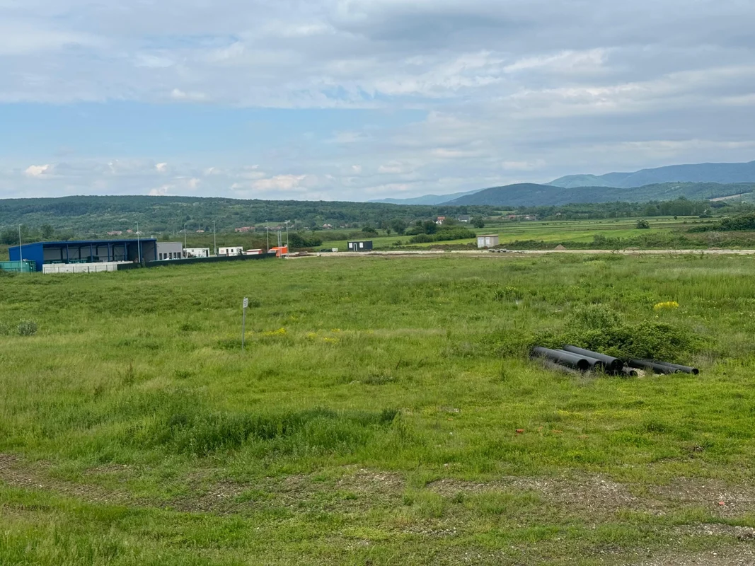 Zemljiste uz autoput! 19 000m2!! Okučani!